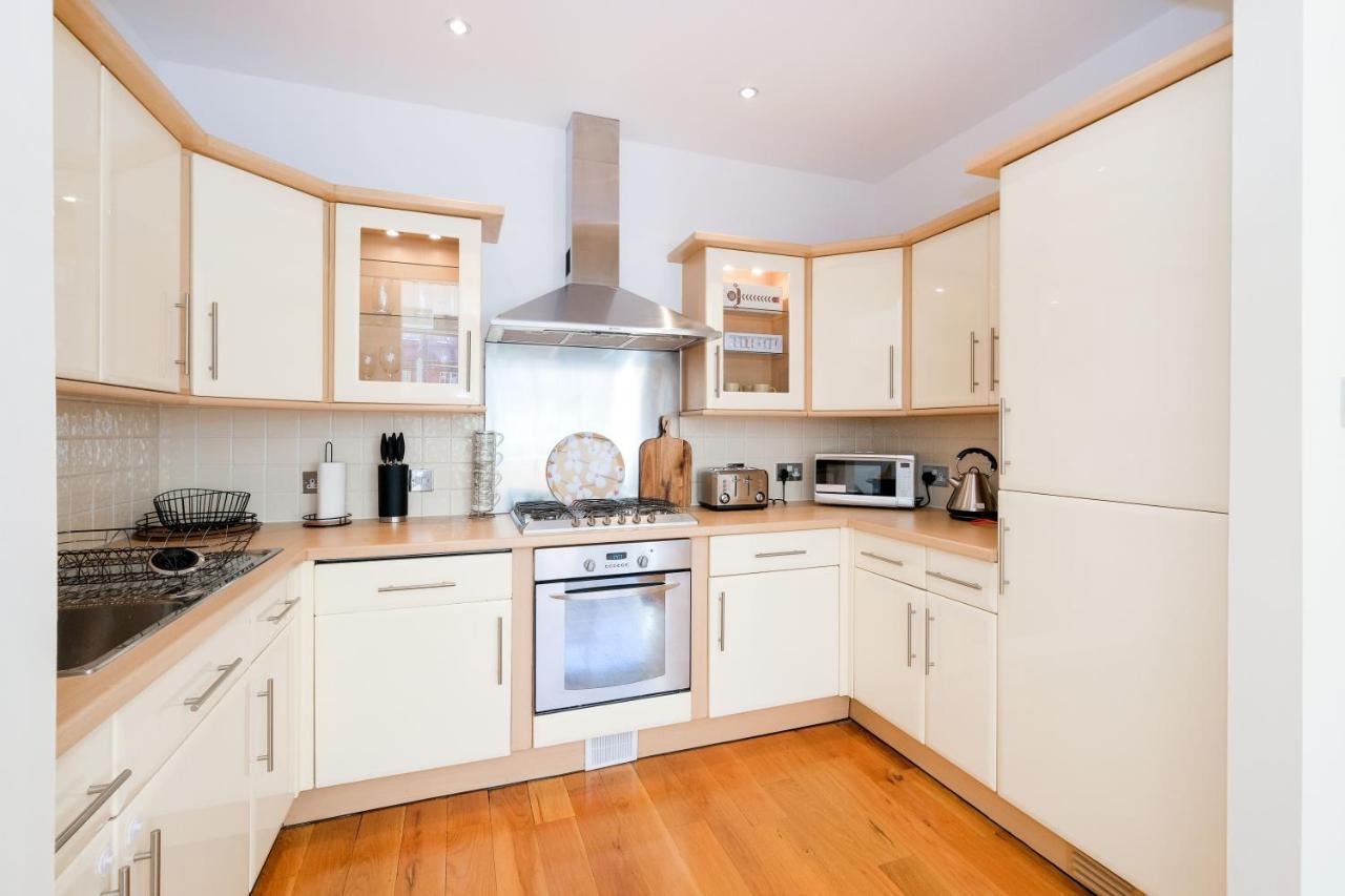 Lovely 2 Bed Flat In Canal Side Gated Development Apartment London Exterior photo