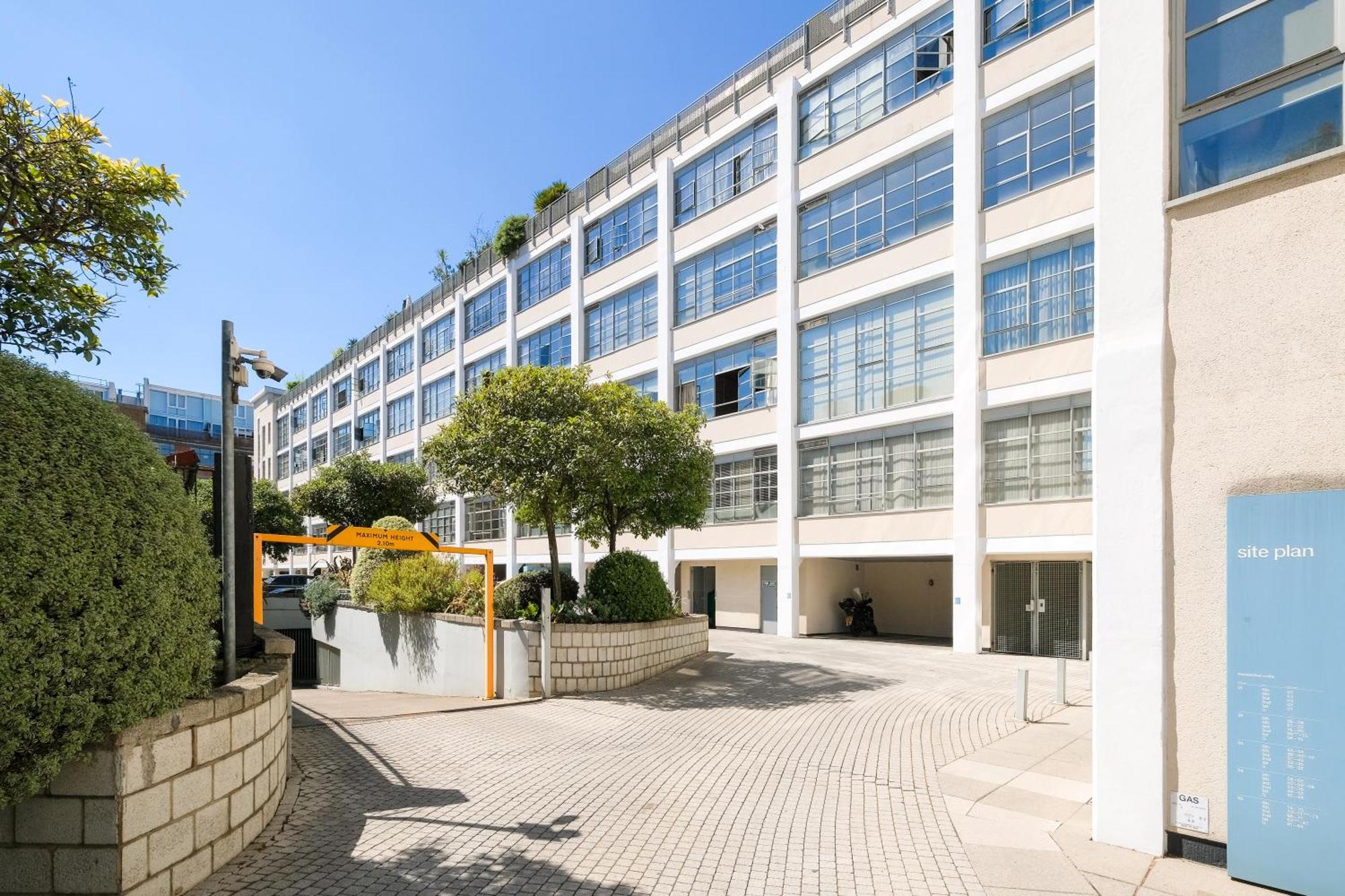 Lovely 2 Bed Flat In Canal Side Gated Development Apartment London Exterior photo